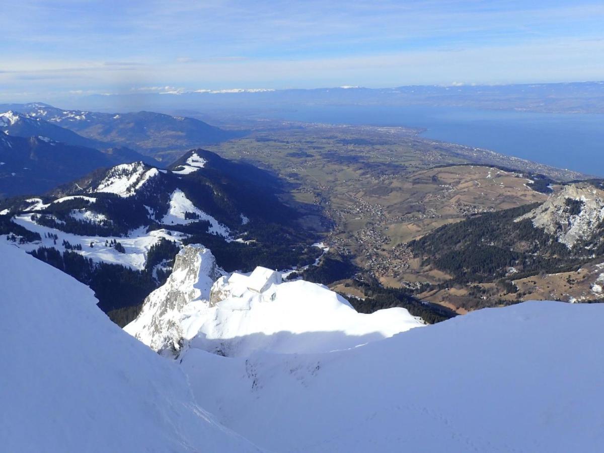 Le 211,ski et randonnée, lave linge ,parking Bernex Exterior foto